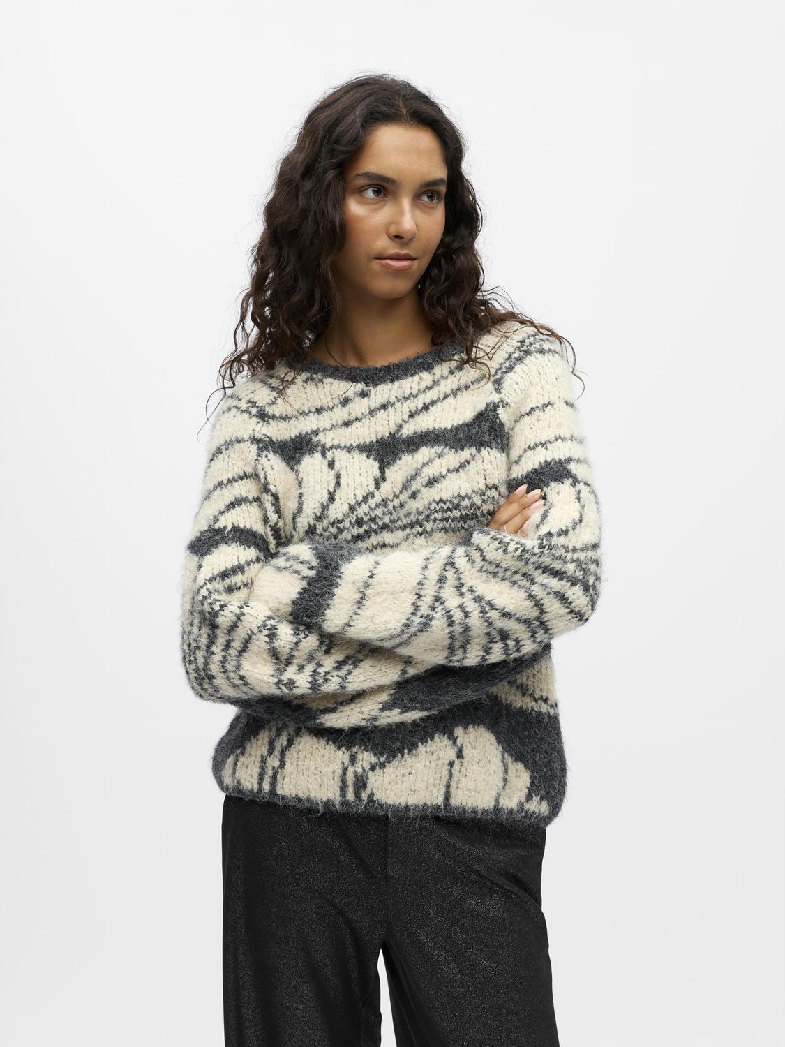 model_shot-front
